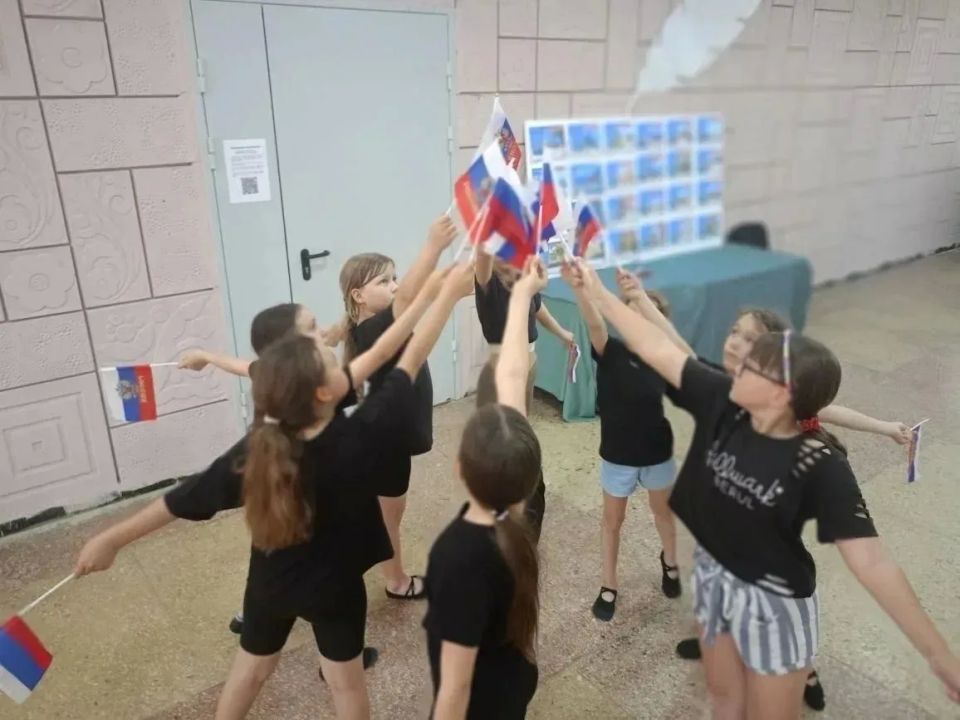 12 июня вся страна празднует День России 12 июня вся страна празднует День России