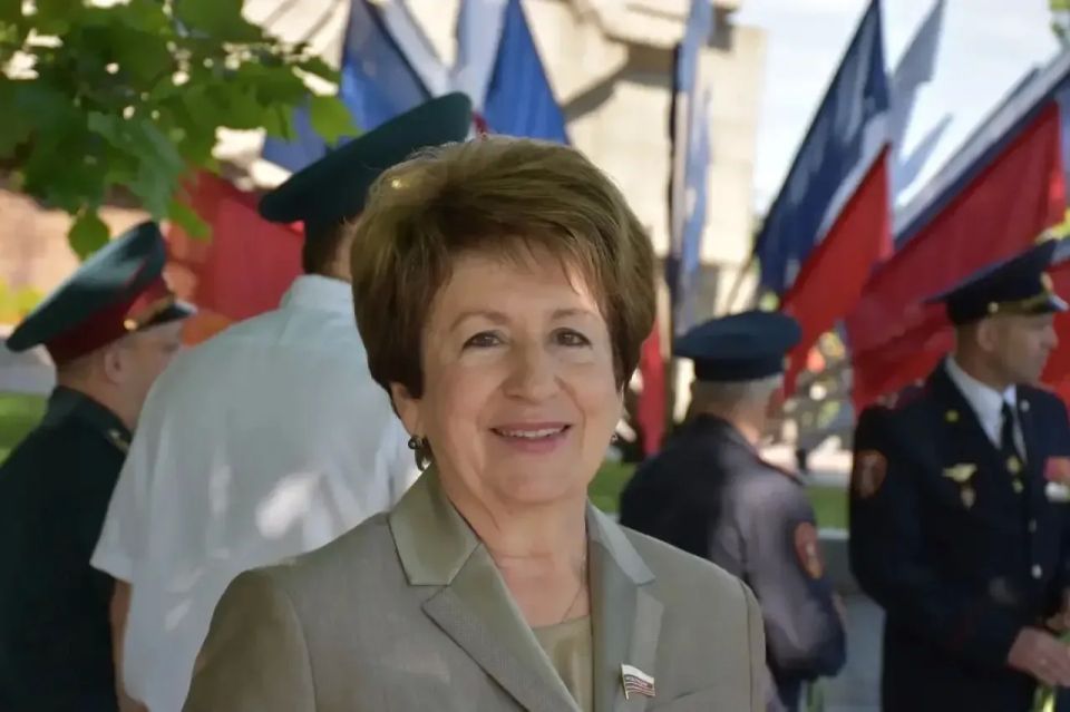 Екатерина Алтабаева: Приняла участие в церемонии возложения цветов к Вечному огню у Мемориала героической обороны Севастополя 1941–1942 годов Екатерина Алтабаева: Приняла участие в церемонии возложения цветов к Вечному огню у Мемориала героической обороны Севастополя 1941–1942 годов