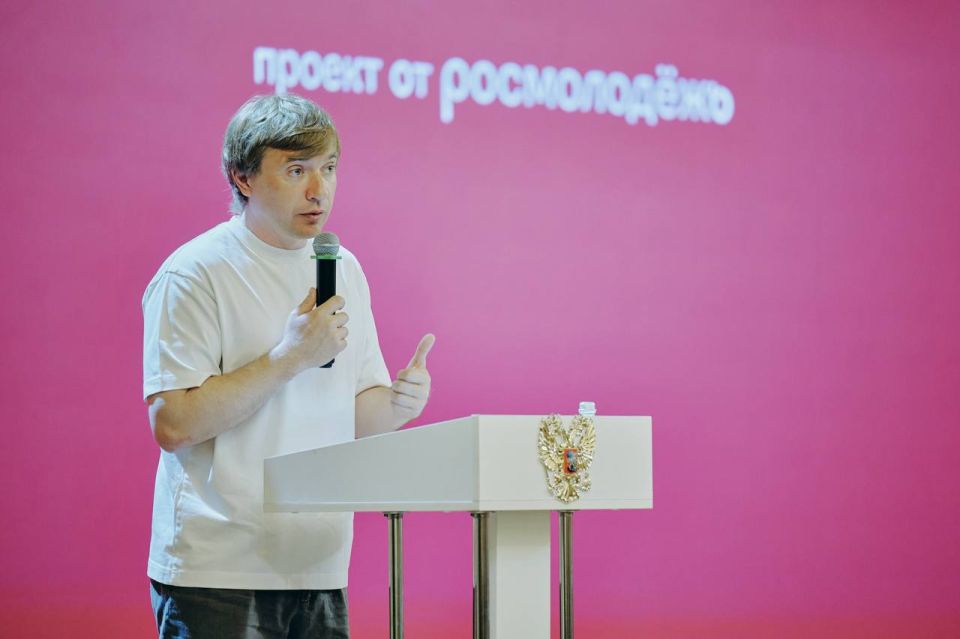 Алексей Зинченко: На протяжении недели принимал участие в первом модуле программы «Проводники смыслов. Школа молодёжной политики» Алексей Зинченко: На протяжении недели принимал участие в первом модуле программы «Проводники смыслов. Школа молодёжной политики»