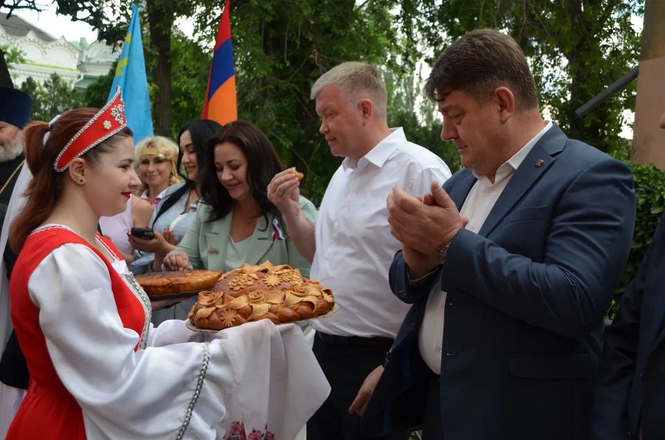 В Феодосии открылся Центр Ассоциации национально-культурных объединений В Феодосии открылся Центр Ассоциации национально-культурных объединений