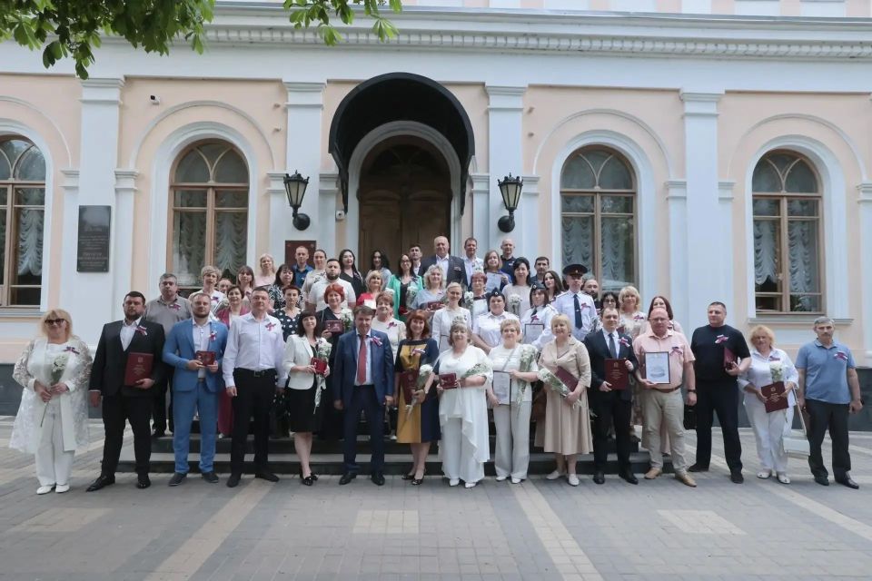 В торжественной обстановке, посвященной Дню России, состоялось вручение знаковых наград В торжественной обстановке, посвященной Дню России, состоялось вручение знаковых наград