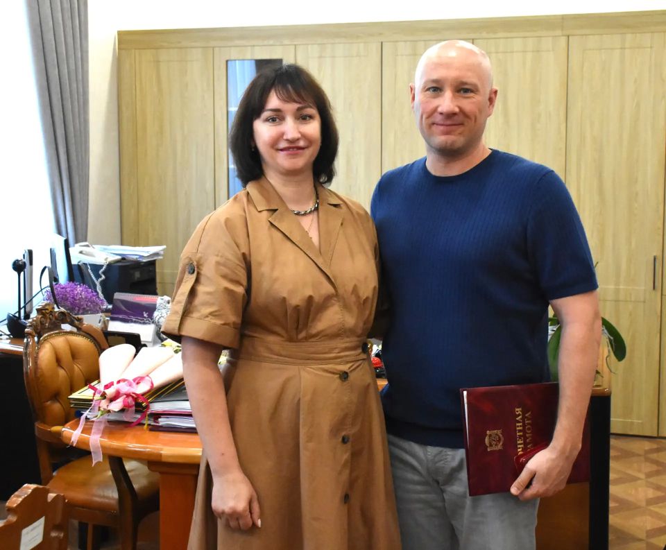 Сотрудники Минимущества Крыма отмечены заслуженными наградами ко Дню России