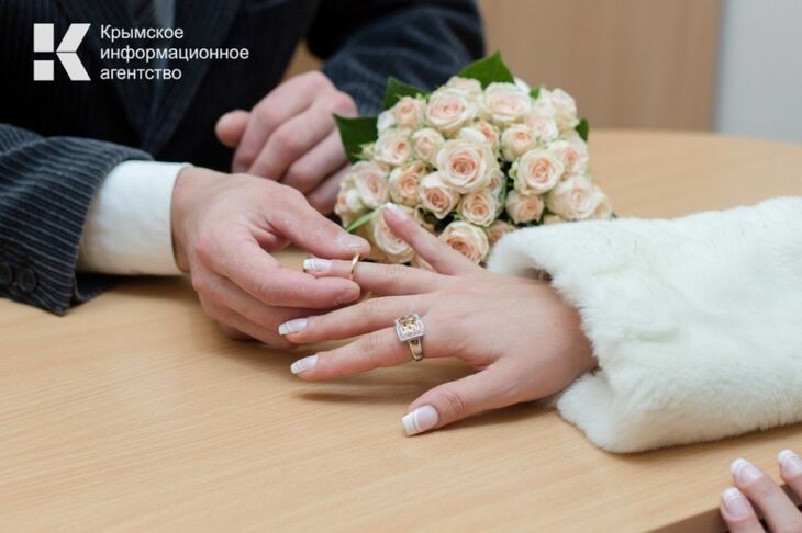 Крымские пары все чаще выбирают свадьбы с национальным колоритом