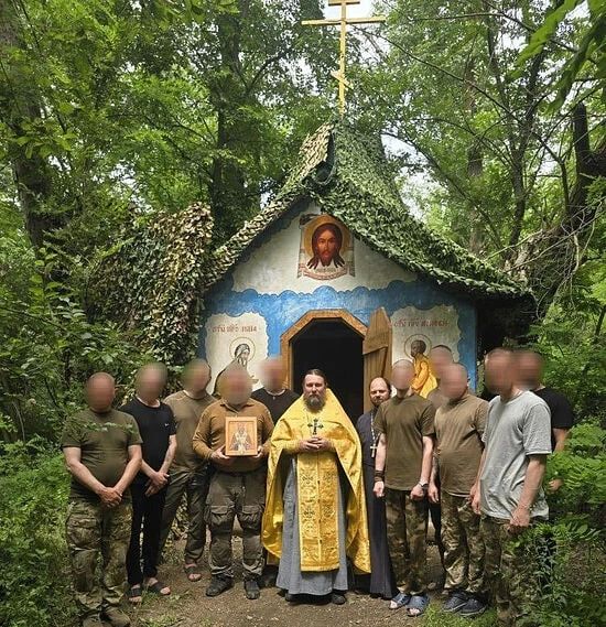 Икону святителя Луки Крымского провезли с молебными пениями по воинским храмам, часовням, полевым госпиталям и передовым подразделениям