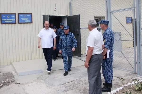 Иван Кошель: С целью ознакомления с производственными площадями, а также с условиями содержания лиц, отбывающих наказание в исправительном учреждении посетил исправительную колонию № 2 УФСИН России по Республике Крым и... Иван Кошель: С целью ознакомления с производственными площадями, а также с условиями содержания лиц, отбывающих наказание в исправительном учреждении посетил исправительную колонию № 2 УФСИН России по Республике Крым и...