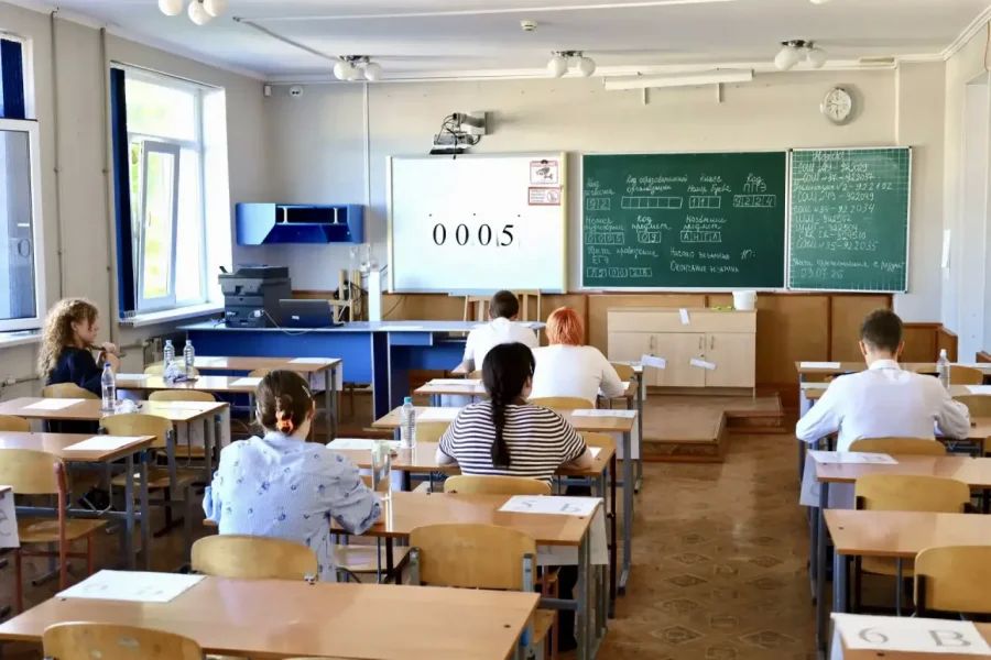 Выпускники Севастополя сдают ЕГЭ по биологии, географии и иностранным языкам Выпускники Севастополя сдают ЕГЭ по биологии, географии и иностранным языкам