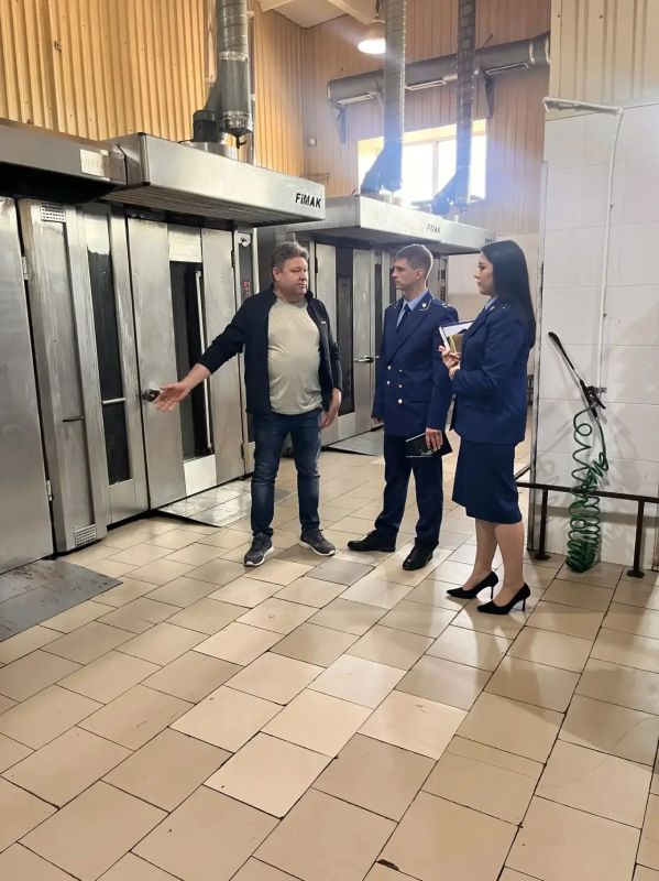 Прокурор Первомайского района Роман Дугаренко встретился с коллективом местного производителя хлебобулочных изделий Прокурор Первомайского района Роман Дугаренко встретился с коллективом местного производителя хлебобулочных изделий