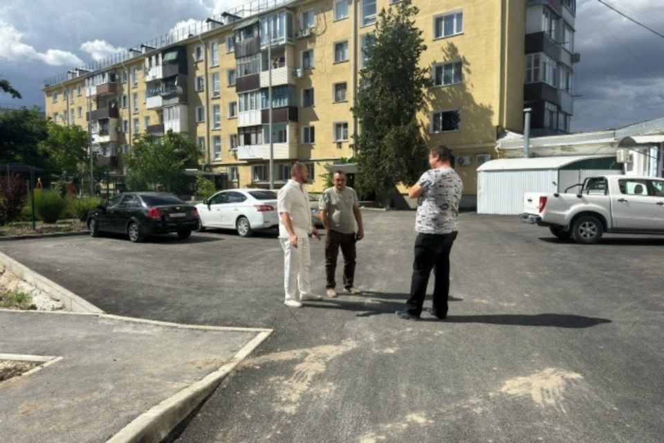 Провел мониторинг хода работ на придомовой территории
