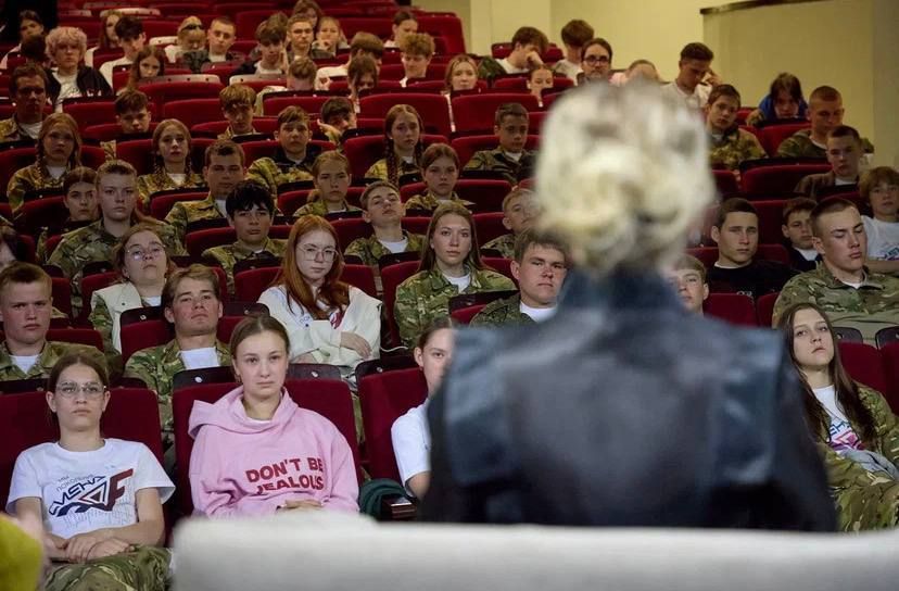 «Живые стихи»: сборник RT «ПоэZия русской зимы» презентовали в детских лагерях «Артек», «Смена» и «Орлёнок» «Живые стихи»: сборник RT «ПоэZия русской зимы» презентовали в детских лагерях «Артек», «Смена» и «Орлёнок»