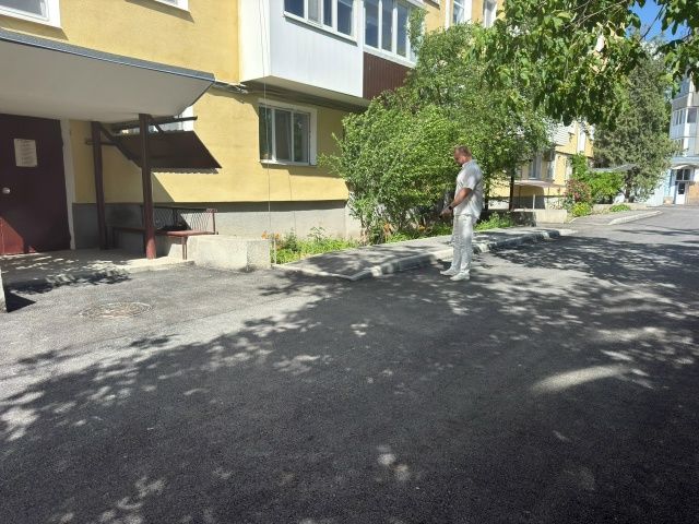 Провел мониторинг хода работ на придомовой территории Провел мониторинг хода работ на придомовой территории