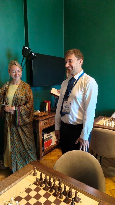 В просветительском центре «Точка опоры» в Ливадии открылся Шахматный клуб Сергея Карякина В просветительском центре «Точка опоры» в Ливадии открылся Шахматный клуб Сергея Карякина