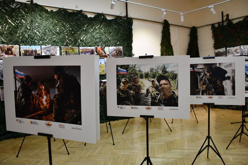 Архивисты Феодосии посетили выставку «Помним СВОих — ZнайСВОИих» Архивисты Феодосии посетили выставку «Помним СВОих — ZнайСВОИих»