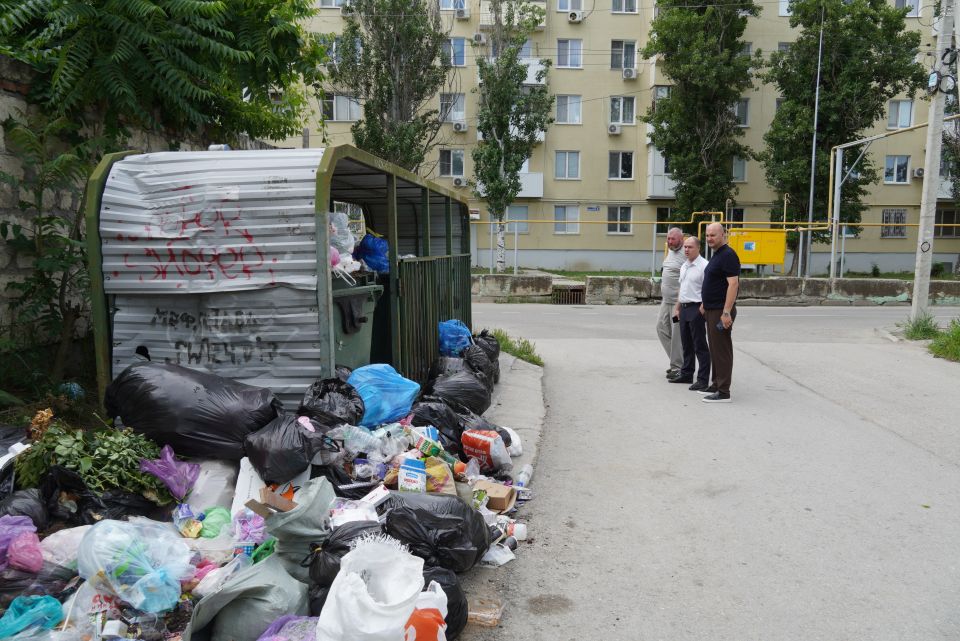 Иван Кошель обсудил срыв графиков вывоза мусора Иван Кошель обсудил срыв графиков вывоза мусора