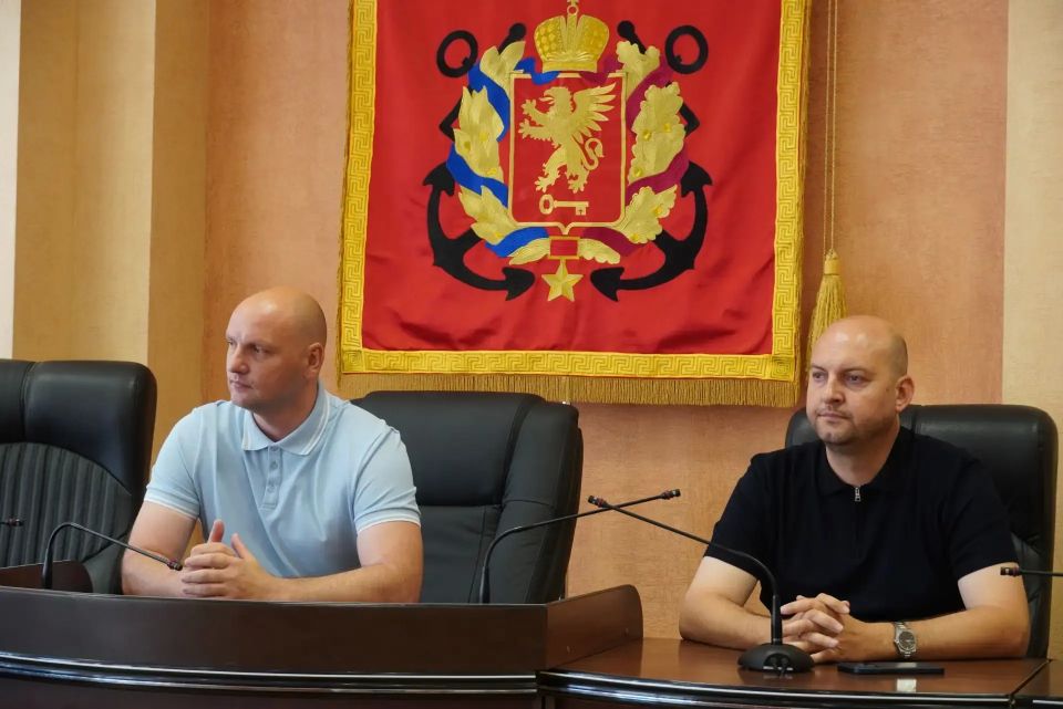 И. о. главы администраии Иван Кошель совместно с главой муниципального образования – председателем Керченского городского совета Денисом Колесником дали старт в нашем городе кадровому проекту «ГосСтарт» для молодых...