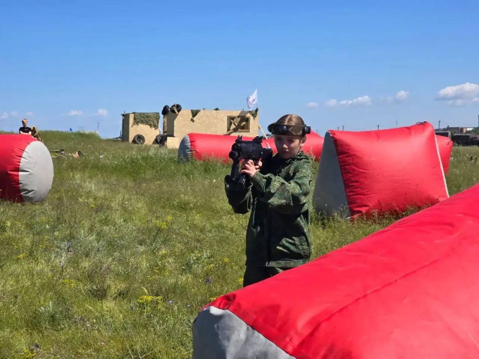 Офицеры военных следственных органов СК России поддержали участников Всероссийской военно-патриотической игры «Зарница 2.0» Офицеры военных следственных органов СК России поддержали участников Всероссийской военно-патриотической игры «Зарница 2.0»