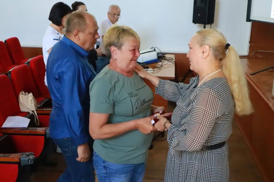 Дмитрий Чумаков: Сегодня родным наших земляков — участников специальной военной операции — вручены государственные награды Дмитрий Чумаков: Сегодня родным наших земляков — участников специальной военной операции — вручены государственные награды