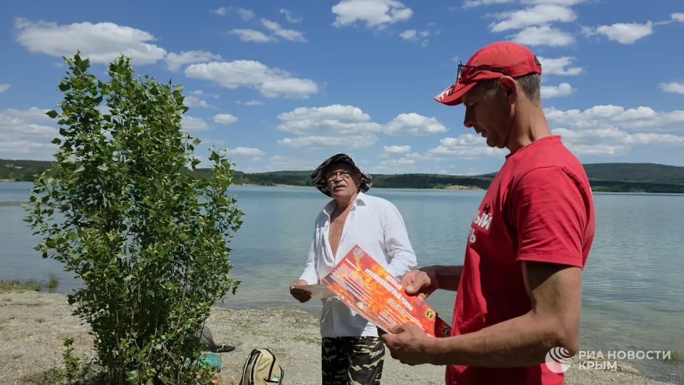 На берегах Симферопольского водохранилища МЧС провело противопожарный рейд На берегах Симферопольского водохранилища МЧС провело противопожарный рейд