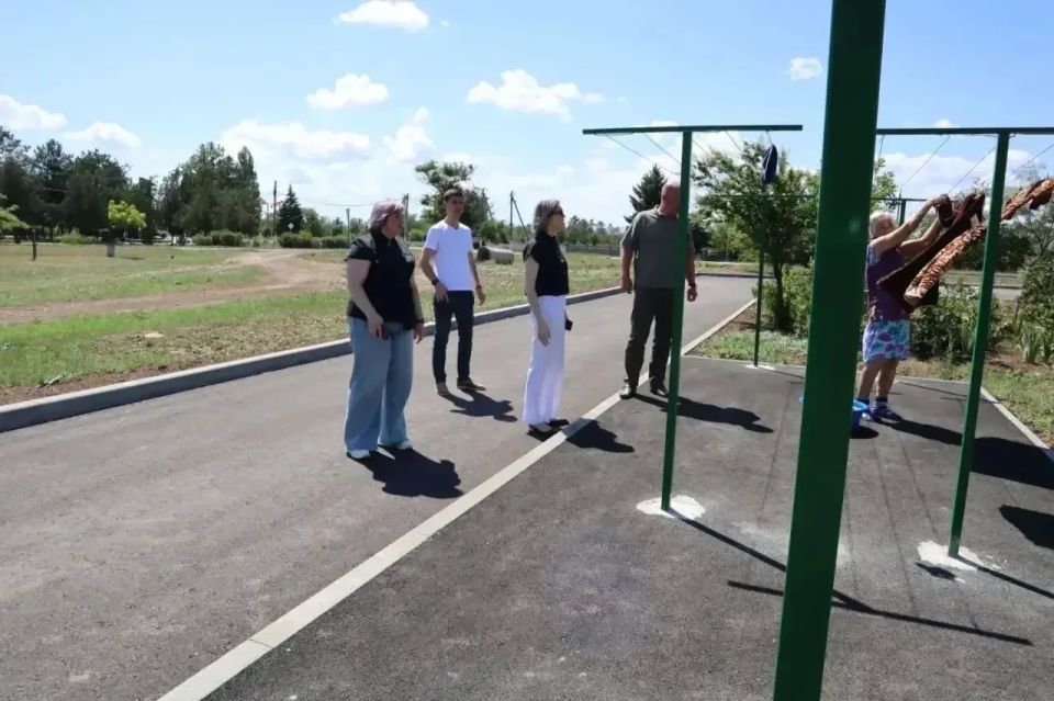Глава администрации Джанкойского района Инна Федоренко совместно с заместителем Председателя Совета министров Республики Крым Михаилом Назаровым посетила сёла района Глава администрации Джанкойского района Инна Федоренко совместно с заместителем Председателя Совета министров Республики Крым Михаилом Назаровым посетила сёла района