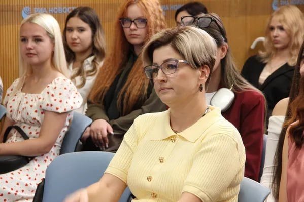 "Как цифры помогают управлять страной?": В пресс-центре РИА Новости Крым детей познакомили со "статистикой" "Как цифры помогают управлять страной?": В пресс-центре РИА Новости Крым детей познакомили со "статистикой"