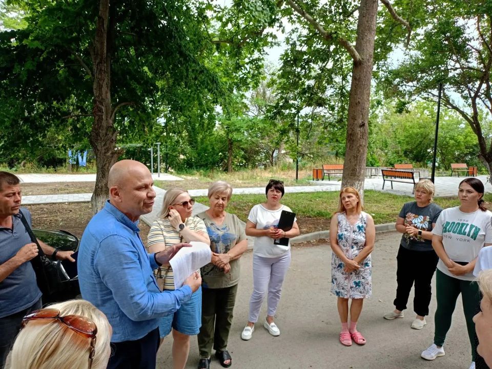 Укрепить диалог с жителями и совместно решить насущные вопросы — такова цель регулярных выездных встреч руководства Советского района