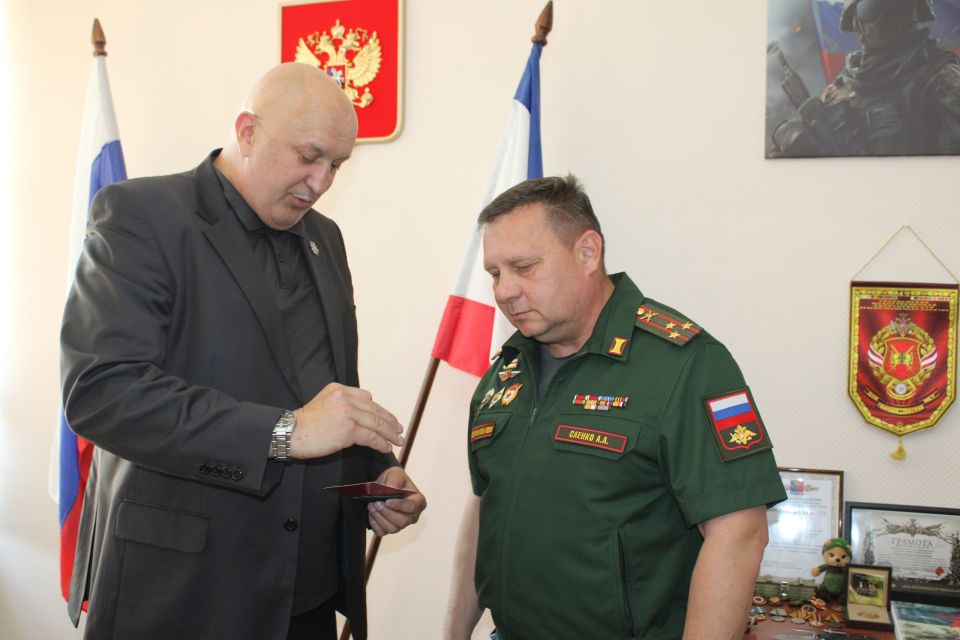 Александр Саенко награжден нагрудным знаком «Доброволец Донбасса» Александр Саенко награжден нагрудным знаком «Доброволец Донбасса»