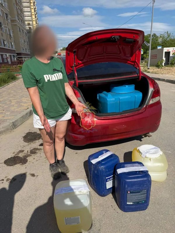 В Севастополе оперативники экономической безопасности пресекли незаконную торговлю бензином
