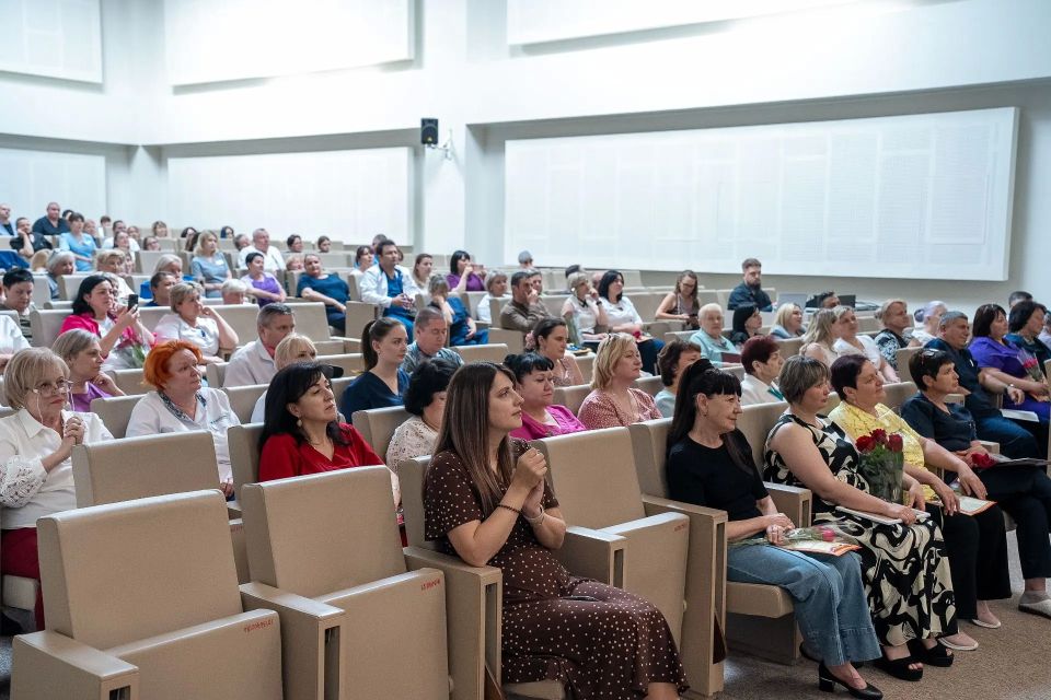 Накануне Дня медицинского работника в Республиканской клинической больнице им. Н. А. Семашко прошло торжественное собрание Накануне Дня медицинского работника в Республиканской клинической больнице им. Н. А. Семашко прошло торжественное собрание