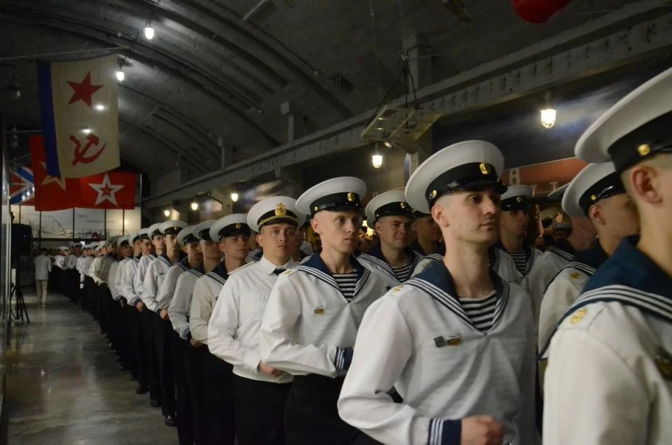 Минобороны России: Выпуск офицеров, мичманов и прапорщиков состоялся в Черноморском высшем военно-морском училище им. П.С.Нахимова Минобороны России: Выпуск офицеров, мичманов и прапорщиков состоялся в Черноморском высшем военно-морском училище им. П.С.Нахимова