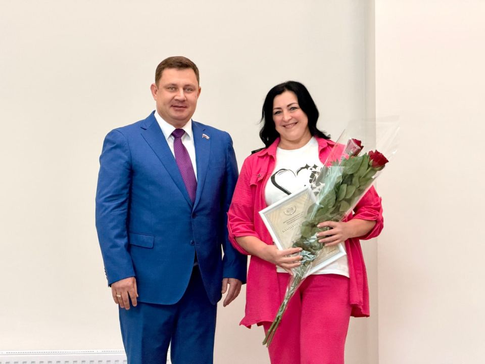 Юрий Нестеренко: Поздравил с наступающим профессиональным праздником уважаемых медицинских работников Республиканской клинической больницы им. Н.А. Семашко, вручил заслуженные благодарности Юрий Нестеренко: Поздравил с наступающим профессиональным праздником уважаемых медицинских работников Республиканской клинической больницы им. Н.А. Семашко, вручил заслуженные благодарности