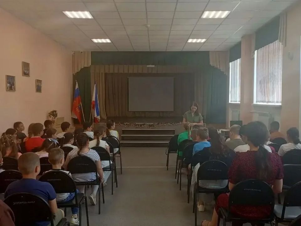 Отделы ЗАГС Республики Крым продолжают цикл лекций для несовершеннолетних под названием «Защита прав детей – дело государственное» Отделы ЗАГС Республики Крым продолжают цикл лекций для несовершеннолетних под названием «Защита прав детей – дело государственное»