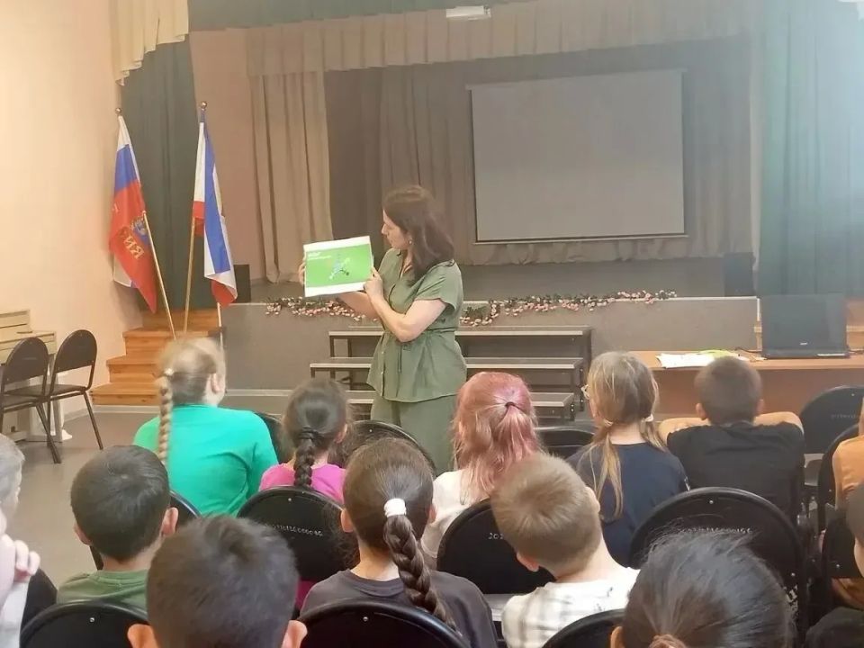 Отделы ЗАГС Республики Крым продолжают цикл лекций для несовершеннолетних под названием «Защита прав детей – дело государственное» Отделы ЗАГС Республики Крым продолжают цикл лекций для несовершеннолетних под названием «Защита прав детей – дело государственное»