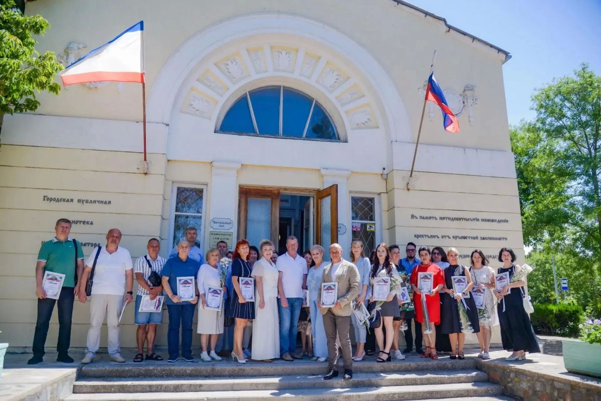 Уважаемые врачи, медицинские сестры, фельдшеры и все сотрудники системы здравоохранения! Поздравляем вас с профессиональным праздником – Днем медицинского работника!