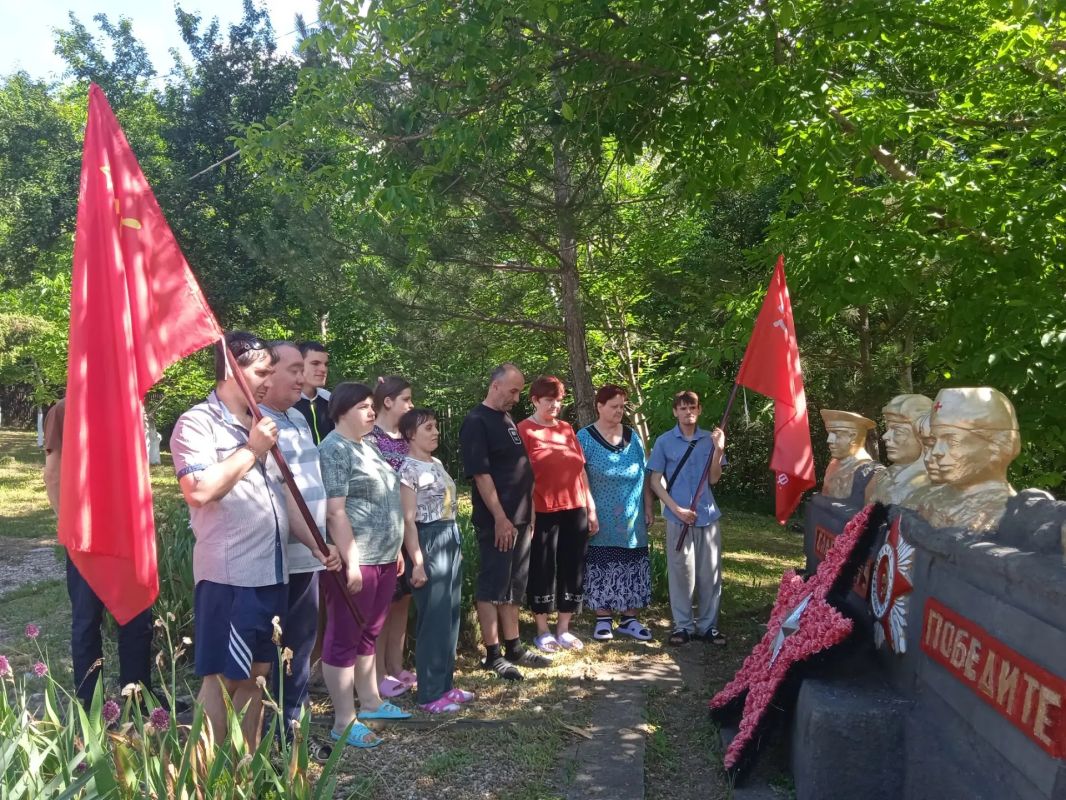 В День памяти и скорби в учреждениях социального обслуживания Крыма прошли памятные акции В День памяти и скорби в учреждениях социального обслуживания Крыма прошли памятные акции