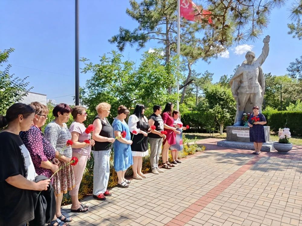 В День памяти и скорби в учреждениях социального обслуживания Крыма прошли памятные акции В День памяти и скорби в учреждениях социального обслуживания Крыма прошли памятные акции