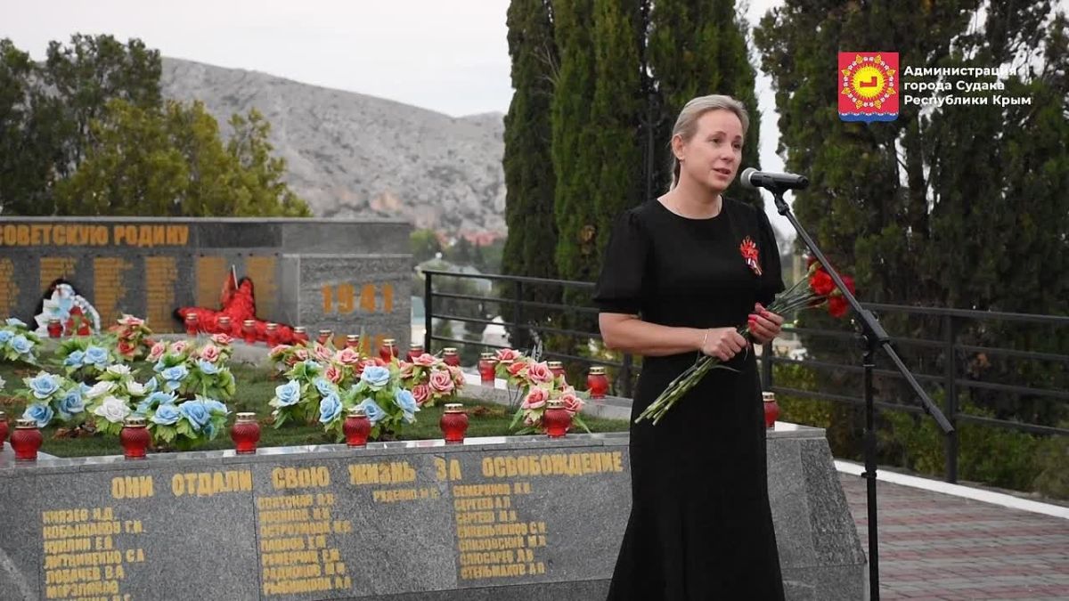 В преддверии Дня памяти и скорби на Холме Славы зажгли свечи памяти