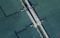 Спутниковые снимки с обновленных гугл карт, на которых можно рассмотреть защиту Крымского моста