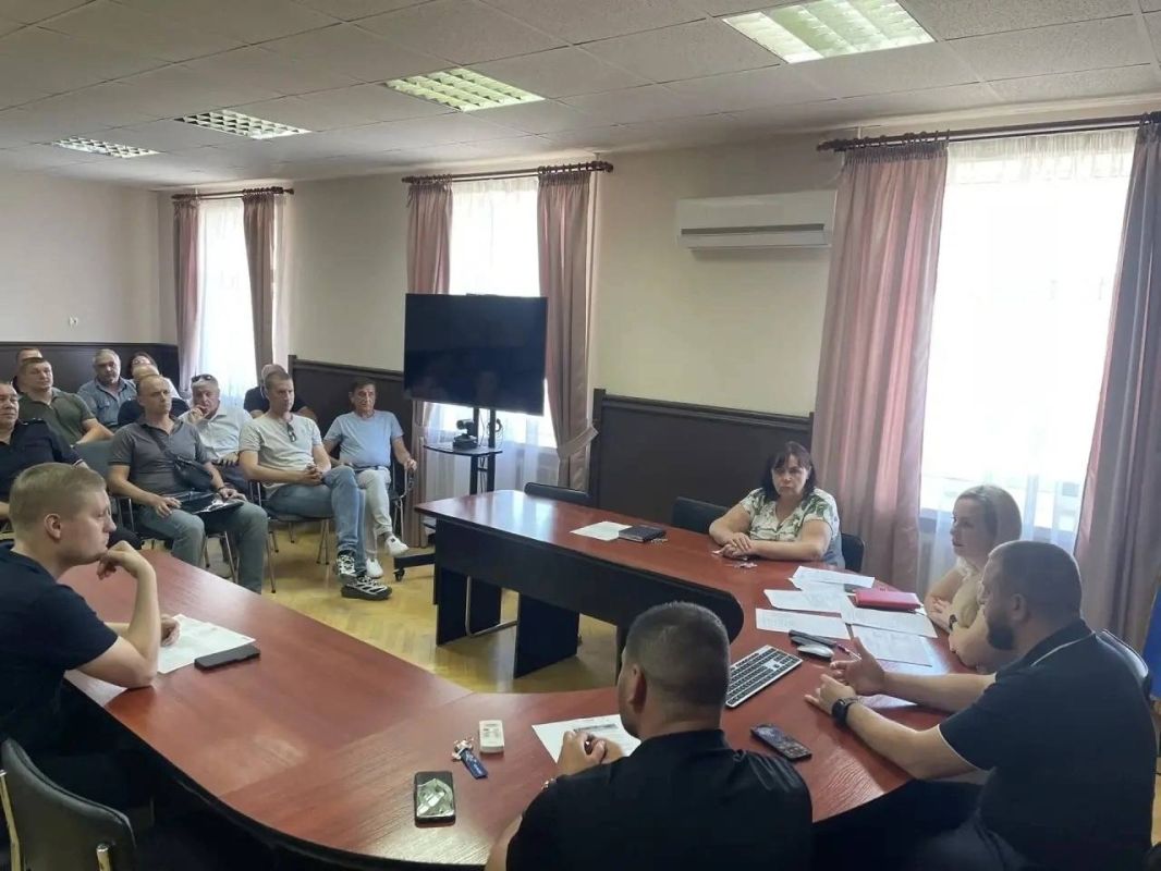 Кирилл Чебышев: Провёл расширенное совещание с участием главы муниципального образования - председателя городского совета Дарьи Дейнеко, заместителей главы администрации, руководителей территориальных органов, начальников... Кирилл Чебышев: Провёл расширенное совещание с участием главы муниципального образования - председателя городского совета Дарьи Дейнеко, заместителей главы администрации, руководителей территориальных органов, начальников...