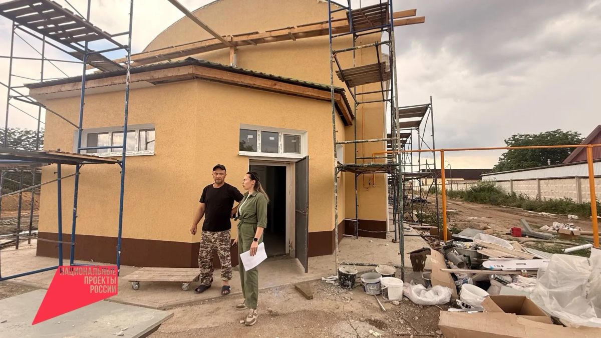 В Амурском Красногвардейского района капитально ремонтируют спортобъект В Амурском Красногвардейского района капитально ремонтируют спортобъект
