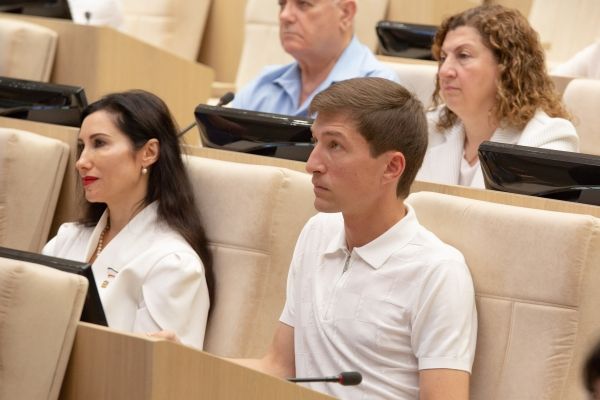 Завершилась четвёртая сессия Государственного Совета Республики Крым III созыва Завершилась четвёртая сессия Государственного Совета Республики Крым III созыва