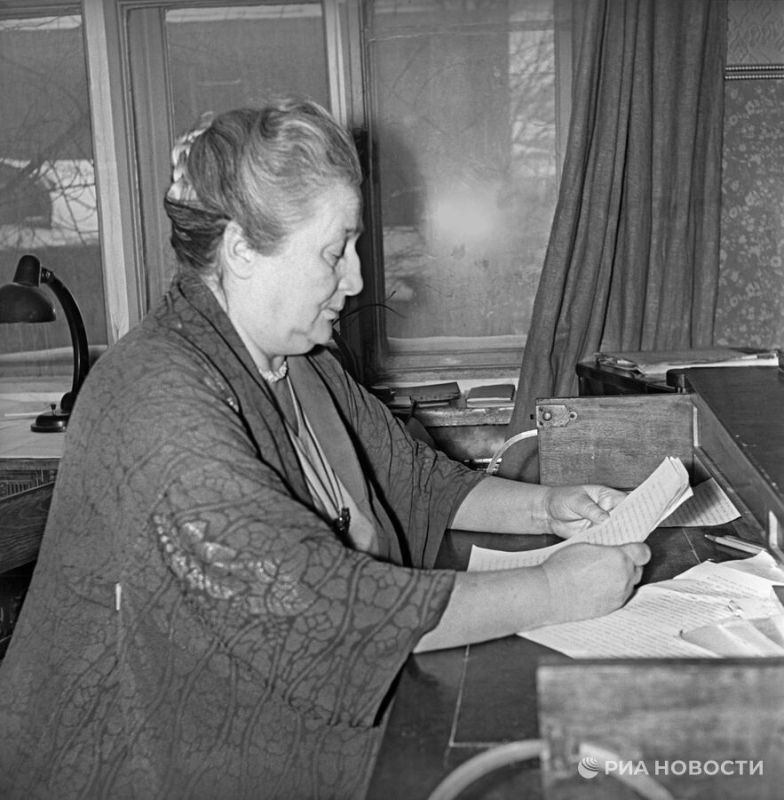 Крымские следы Анны Ахматовой: 137 лет со дня рождения поэта Крымские следы Анны Ахматовой: 137 лет со дня рождения поэта