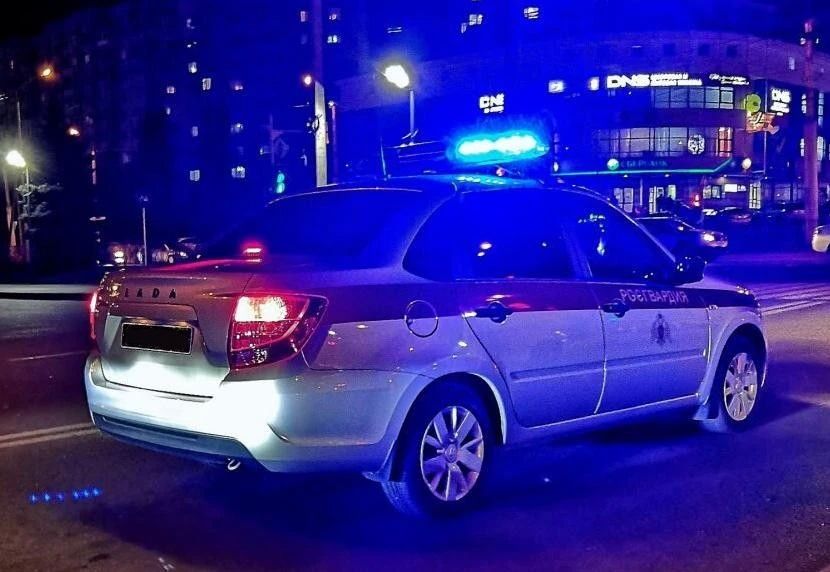 В Симферополе росгвардейцы задержали подозреваемого в умышленном повреждении чужого имущества