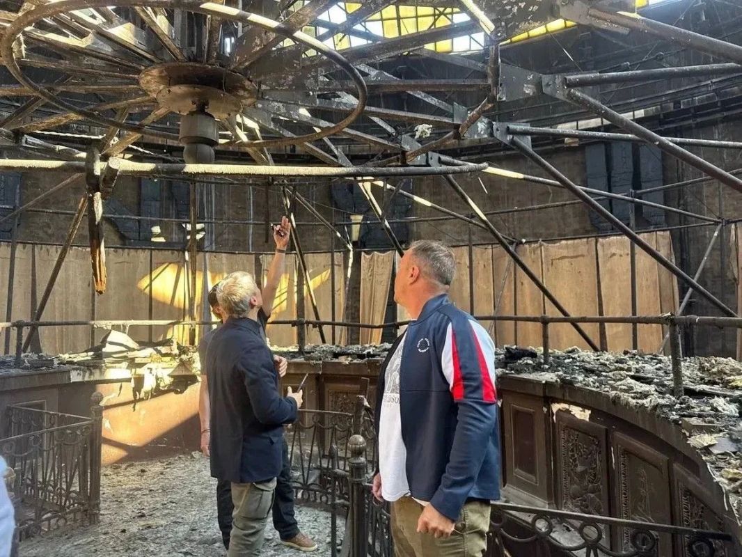 Первый замминистра культуры РФ Сергей Обрывалин осмотрел панораму «Оборона Севастополя 1854–1855 гг.» после атаки БПЛА Первый замминистра культуры РФ Сергей Обрывалин осмотрел панораму «Оборона Севастополя 1854–1855 гг.» после атаки БПЛА