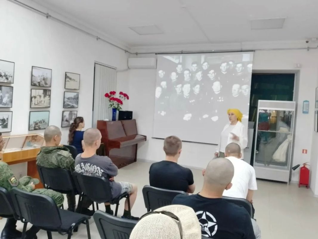В Крымскотатарском музее прошли памятные мероприятия в День памяти и скорби В Крымскотатарском музее прошли памятные мероприятия в День памяти и скорби