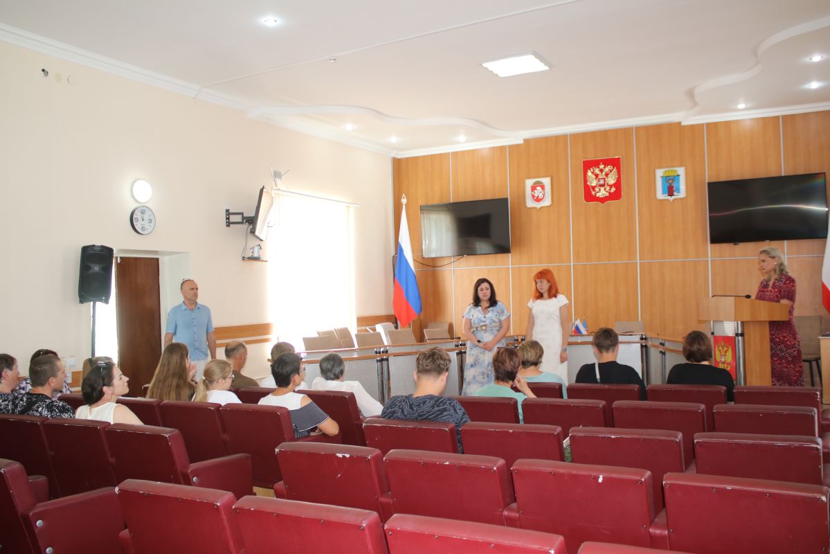 Семьям погибших участников СВО передали государственные награды героев Семьям погибших участников СВО передали государственные награды героев