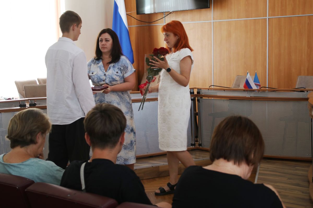 Семьям погибших участников СВО передали государственные награды героев