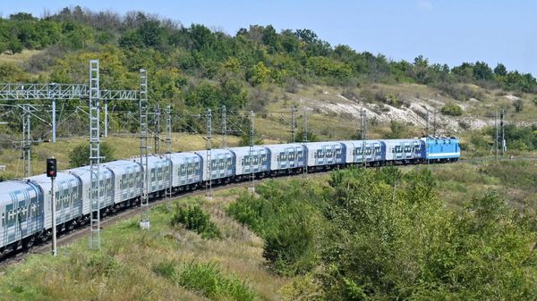 Крым и Санкт-Петербург свяжет дополнительный поезд