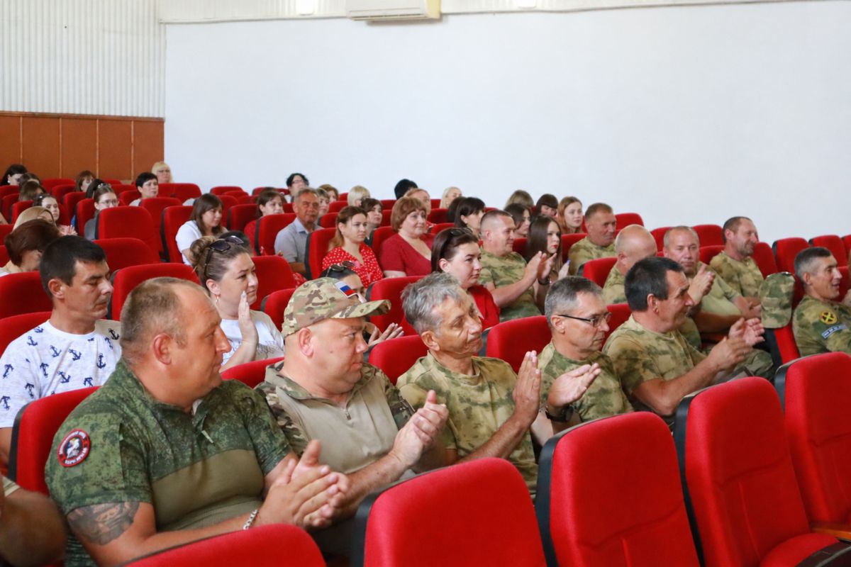 В Белогорском районе почтили ветеранов боевых действий и наградили бойцов «БАРС-Крым»