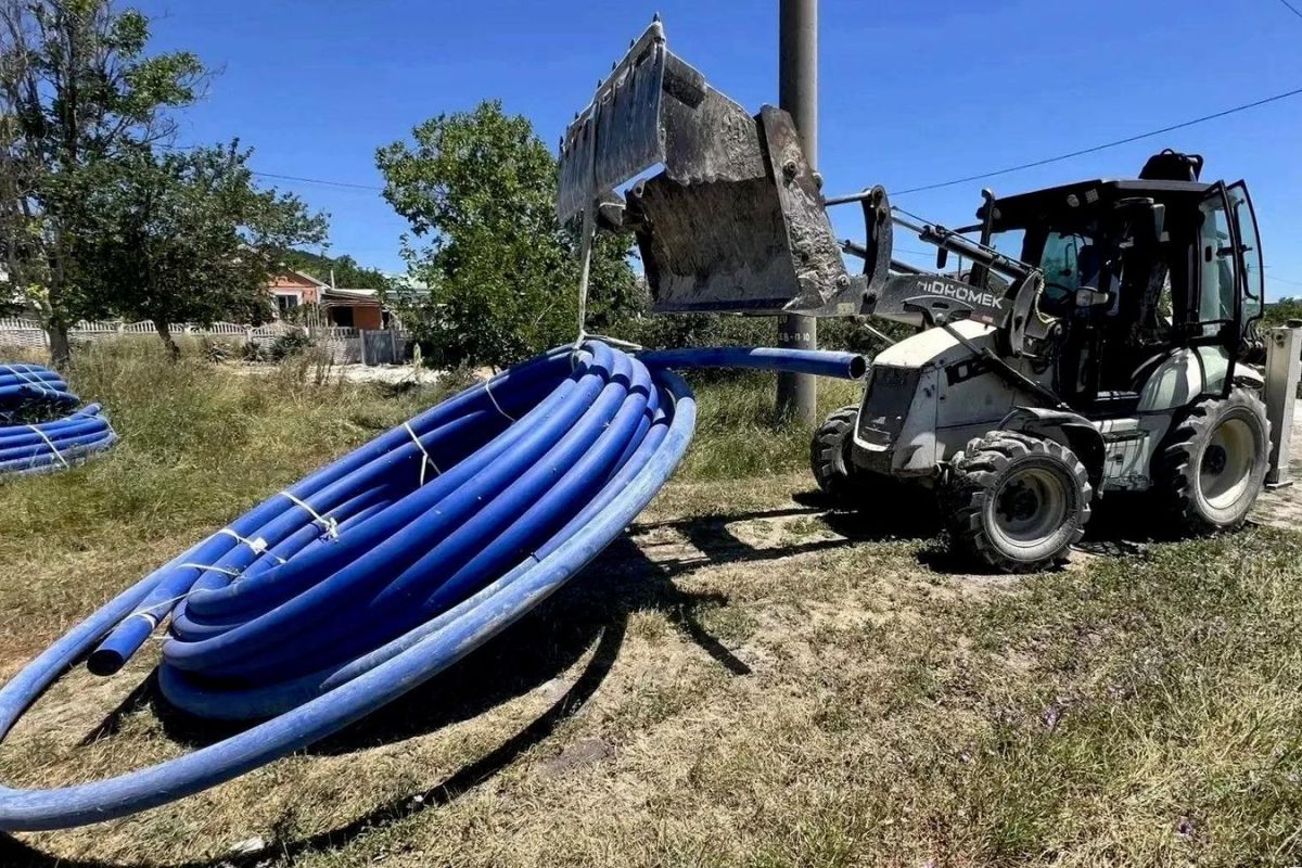 Под Севастополем уложили 850 метров нового водопровода Под Севастополем уложили 850 метров нового водопровода