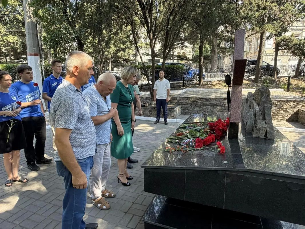 Сотрудники 532 военного следственного отдела СК России почтили память героев Сотрудники 532 военного следственного отдела СК России почтили память героев