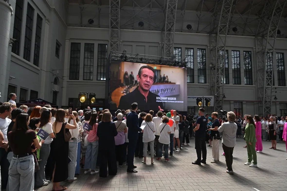 «Театральный поезд»: два состава встретились в Москве «Театральный поезд»: два состава встретились в Москве